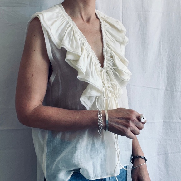 ZARA | Ruffled Blouse with a v-neck tie closure Elegant Cream Ruffled Top sheer - Picture 4 of 9
